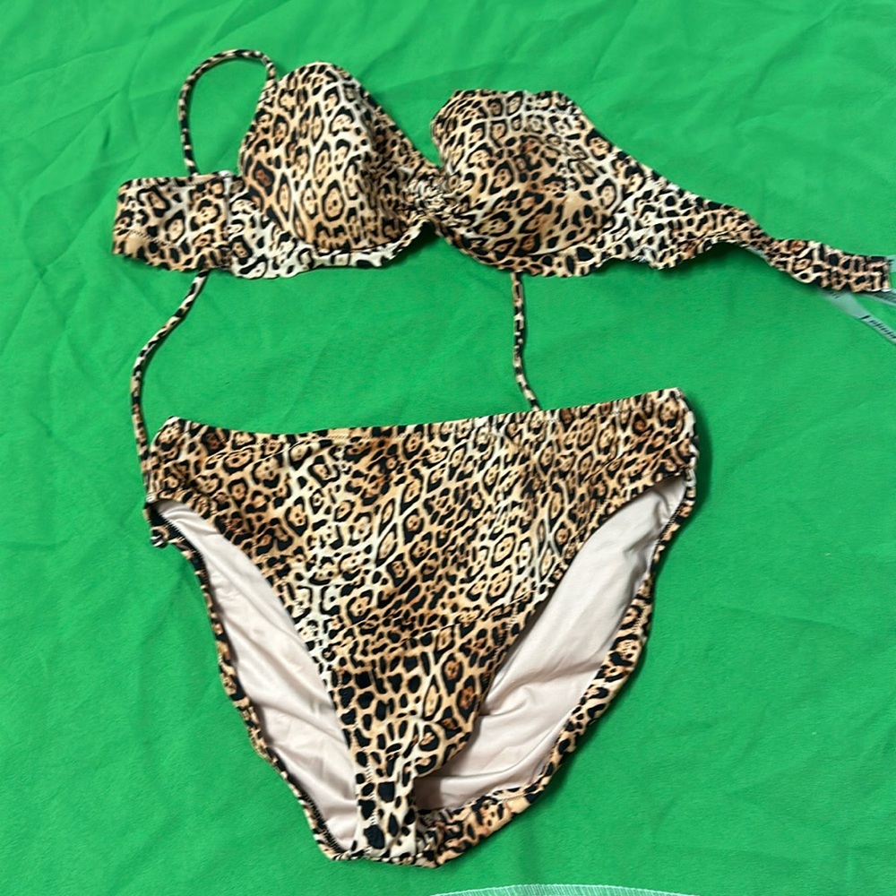 Victoria’s Secret leopard print bikini